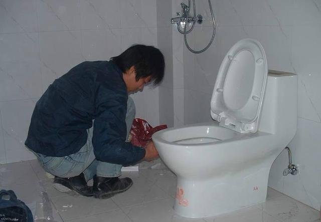 抽水马桶下水慢没吸力是什么原因