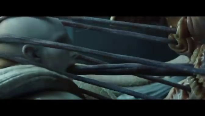 五个还是六个宇航员从太空返回时地球时被外星生物附体，最后破体而出