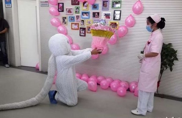 当感情进入平淡期，爱人变得冷淡该怎么办？