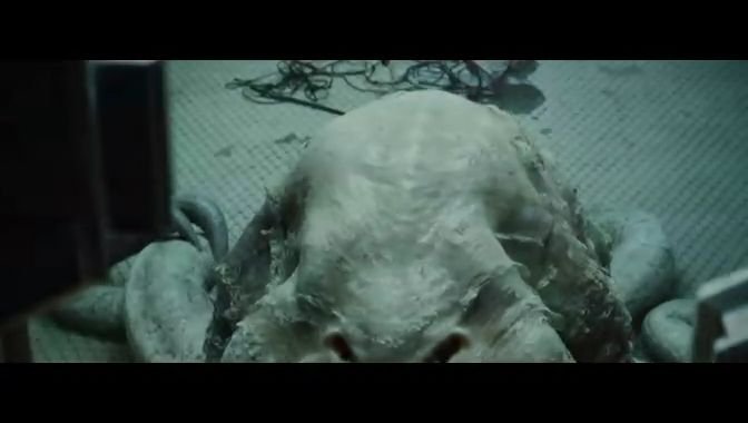 五个还是六个宇航员从太空返回时地球时被外星生物附体，最后破体而出