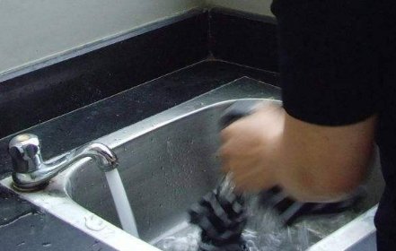 牛仔裤掉色非常严重怎么办