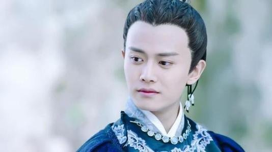 任嘉伦小火了一把结婚之后，为什么没有消息了？