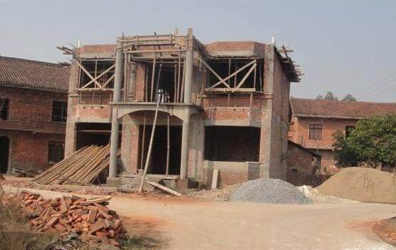 农村乱占耕地建房问题为何屡禁不止？