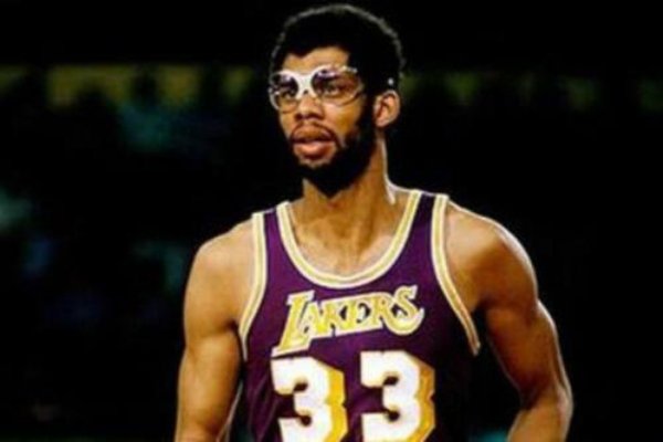 NBA历史得分榜里面排名第一的人,到底是有多么恐怖的实力?