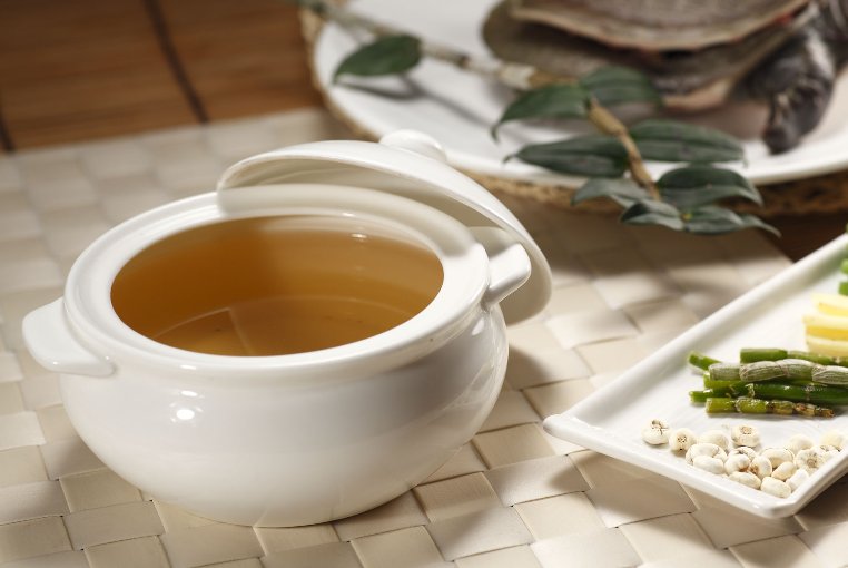 石斛泡水喝的功效有哪些?什么人适合服用