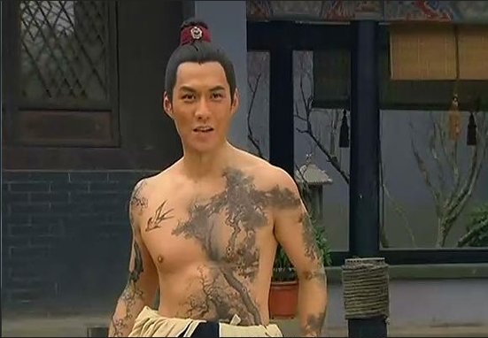 《水浒传》中九纹龙史进身上的纹身有什么讲究?