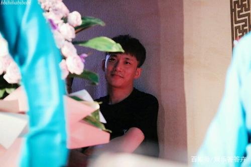 你怎样评价何九华恋情曝光后到现在的一系列操作？