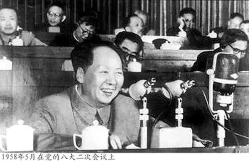 中共八大如何分析我国社会主义改造完成后国内的主要矛盾和主要任务？