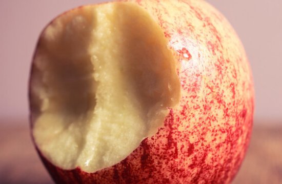 封闭式的苹果放在封闭的箱子里面一天加一晚上会坏吗