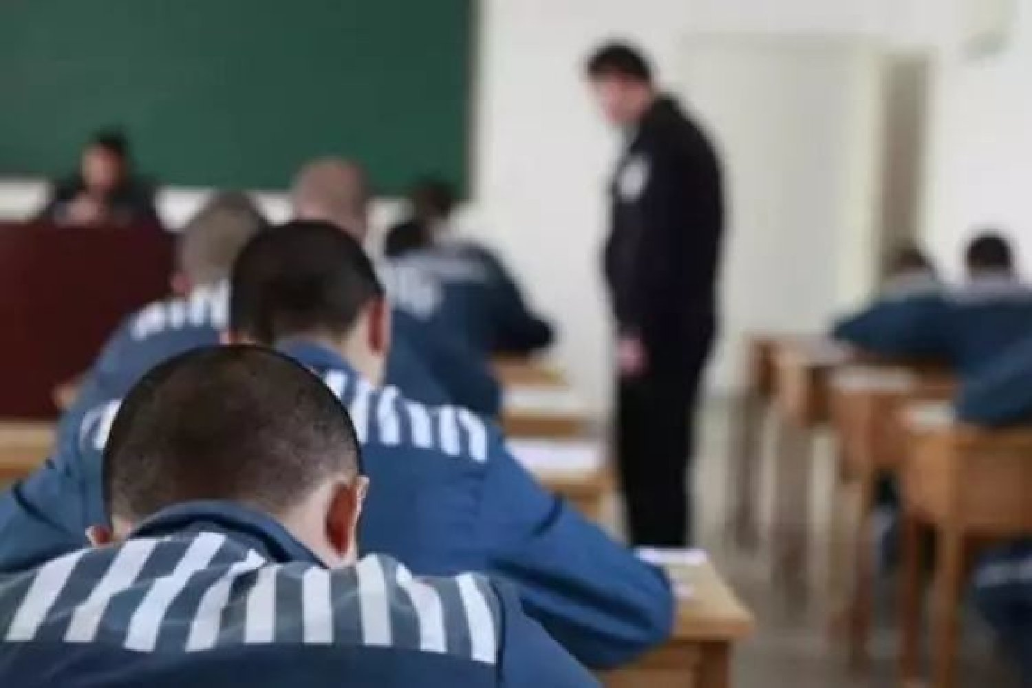 甘肃一男孩被列为命案嫌疑人引起热议，案件的始末有何详情？