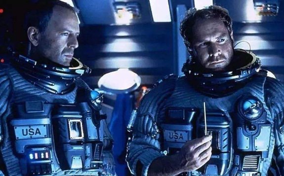 一个钻井队消灭陨石拯救地球的那部美国大片的电影名