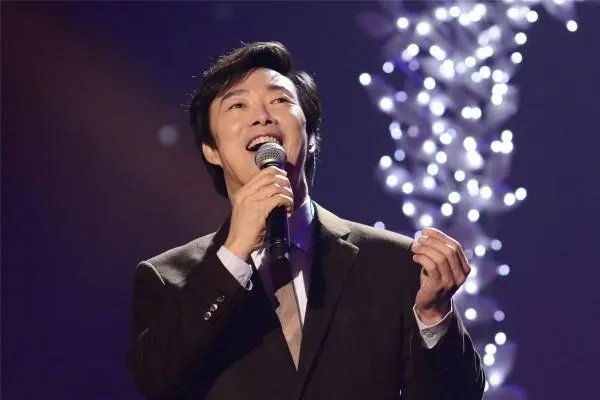 想问一下小哥是哪个歌手?