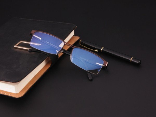 万新镜片属于什么档次