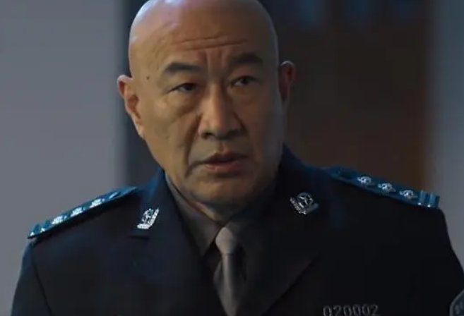 安欣的爸爸是谁？