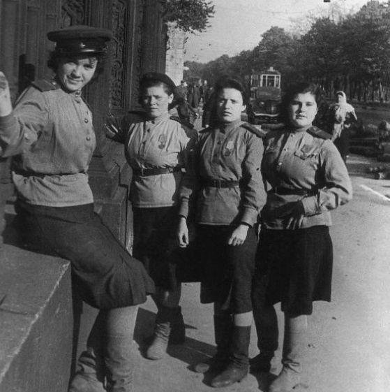 苏联女兵上厕所,为何会让德国妇女尖叫?