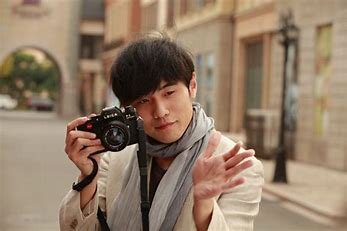 周杰伦发文提醒：哥不太喜欢人家跟车，艺人遇到私生一般是怎么做的？