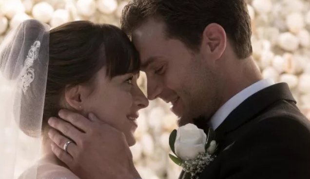 五十度灰黑飞哪个先看比较好看？