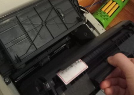 惠普laserjetM1213nf mfp打印机如何换墨盒？