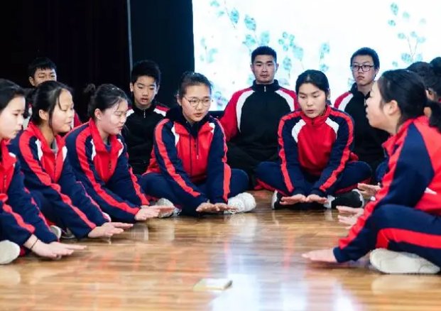 封闭式学校哪好