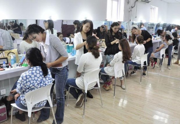 学化妆怎么找正规学校