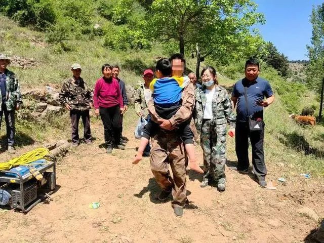 恩施6岁男童走失山林2天成功自救！男孩这2天是靠什么生存的？