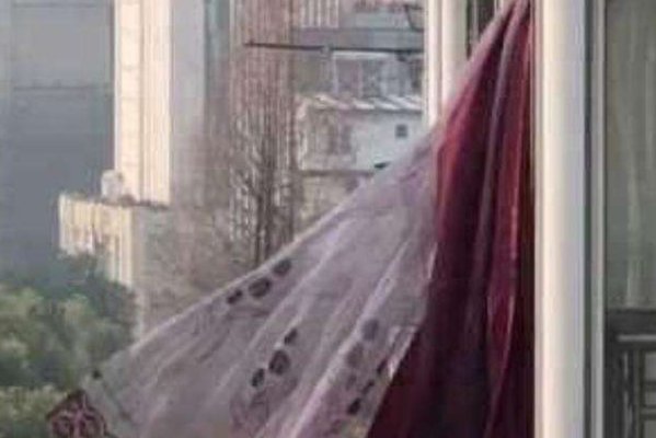武汉网红窗帘当事人举办婚礼，“窗帘事件”是什么？你有什么看法？