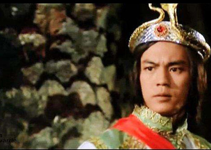 求狄龙主演的《蛇王子》的完整剧情