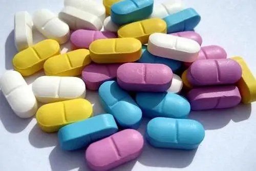 上海一位母亲凌晨挨家敲门为孩子求退烧药，为何买不到退烧药？