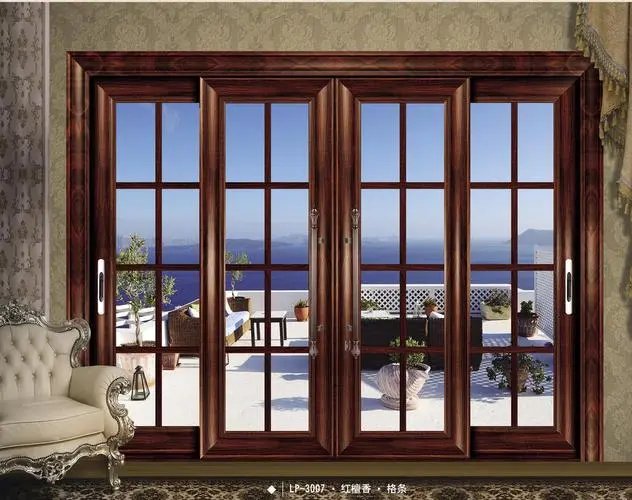 江苏一小孩关阳台门时，玻璃门突然发生倾倒，为什么好好的推拉门会掉下来？