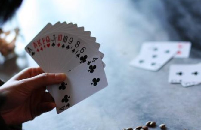 争上游是什么意思？有什么牌型？怎么打？