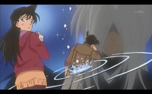 求柯南里小兰可怜的照片 多一些