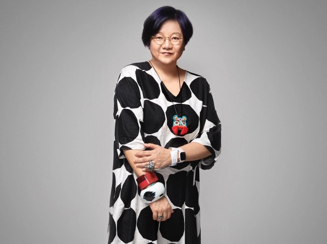 洪晃个人资料简介章含之