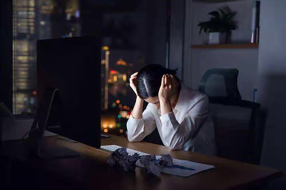 老公公打儿媳妇，我该怎么办