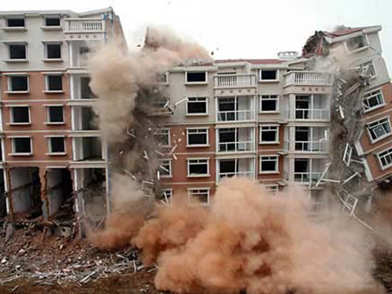 新华社记者调查长江口建空城，这样的楼房该怎样处理？