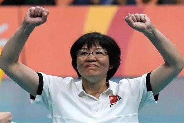 郎平是中国体育巨星，为什么加入美国国籍？