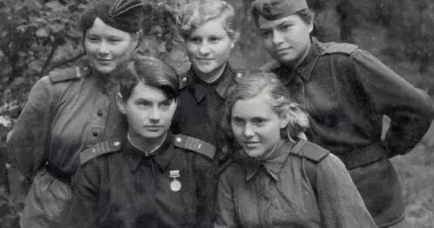 苏联女兵上厕所,为何会让德国妇女尖叫?