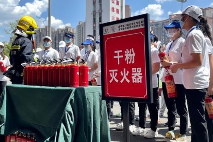 干粉灭火器的压把怎样才能按下去?