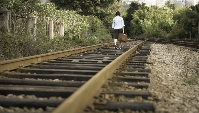 一个人想到处走走该怎么办？