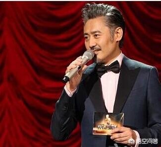 为什么《欢乐喜剧人》第一季主持人是吴秀波，之后就换成了郭德纲？