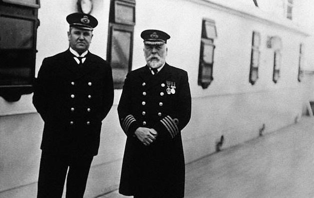 求问泰坦尼克号的史密斯船长再现人间这个事件是否真实性？