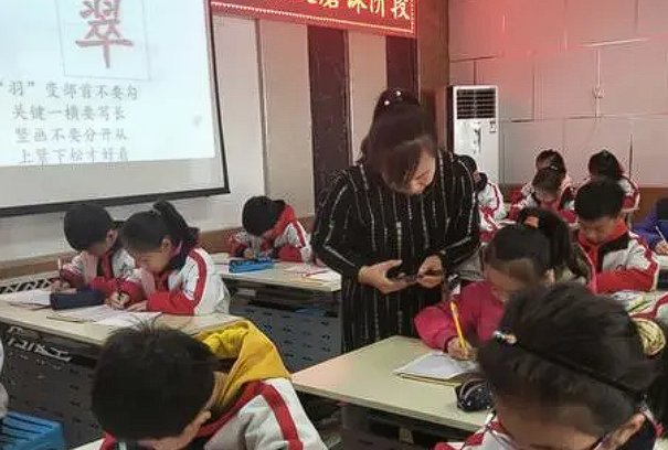 小学北师大版四年级上册数学期中测试试卷分析