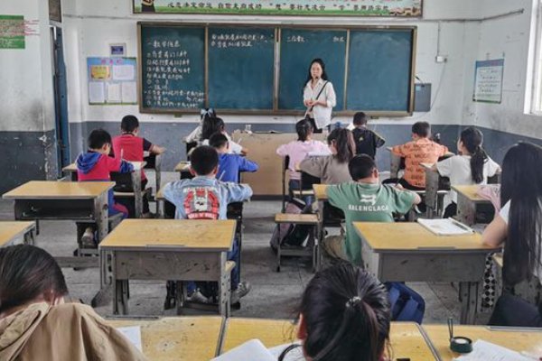 大学1500生活费够吗