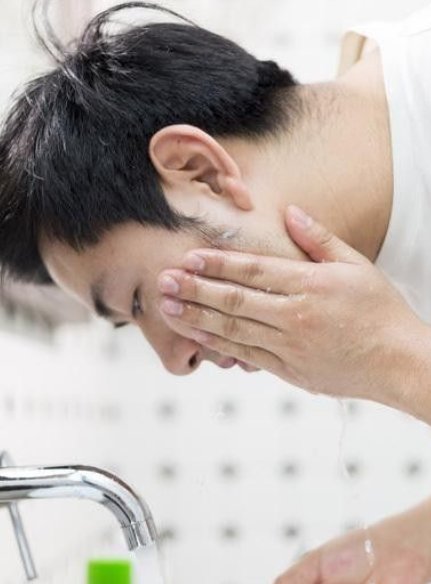 男扮女装的化妆步骤是什么？