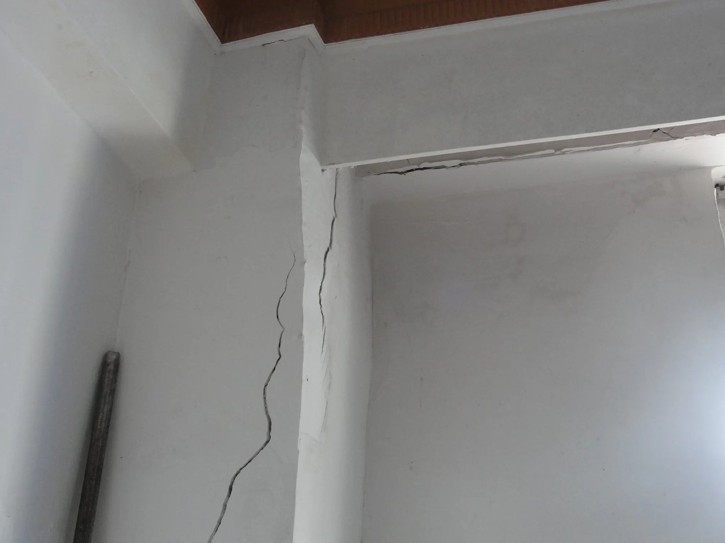 郑州某酒店游泳馆坍塌，建筑物坍塌前有哪些征兆？