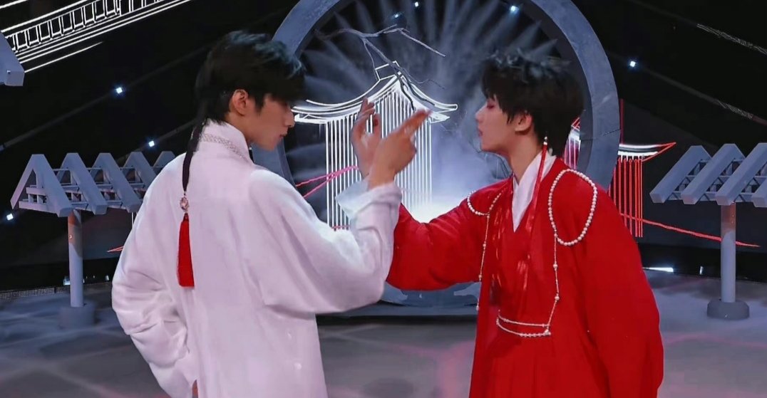 你如何评价丁程鑫和刘耀文《山海经》的舞台？