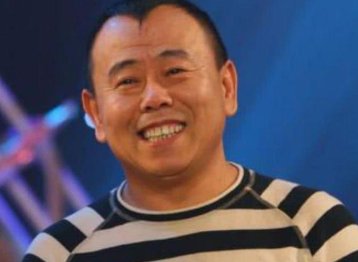 潘长江拍戏被800斤哈雷砸伤腿，明星艺人拍戏该如何注意安全？