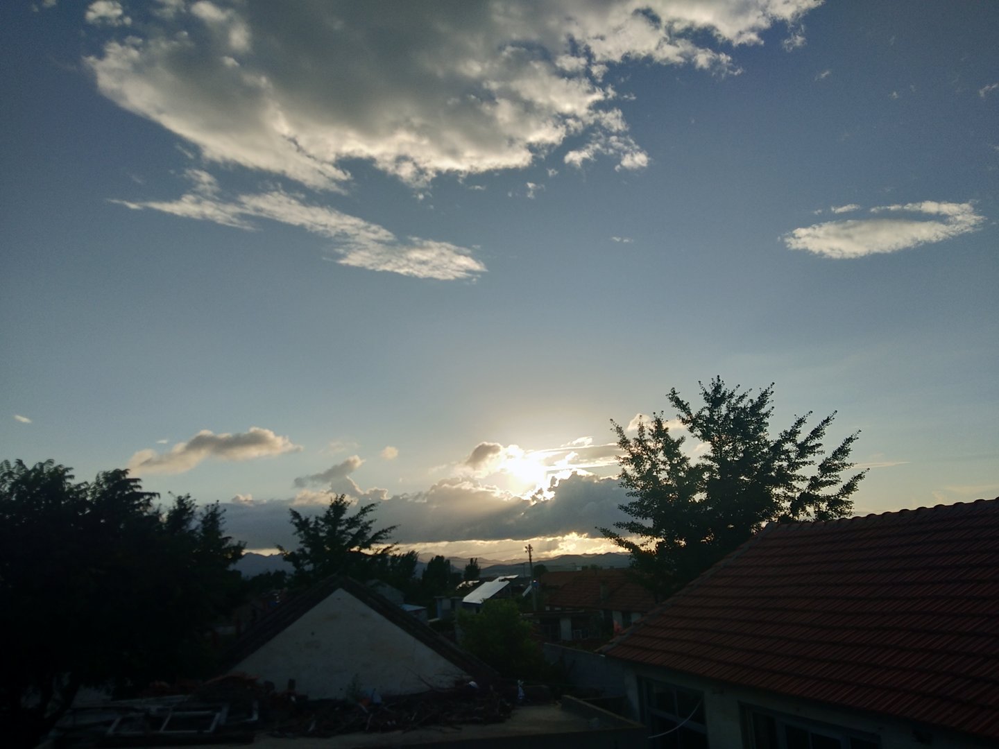 如何看待儿童车厢设置在先的问题？