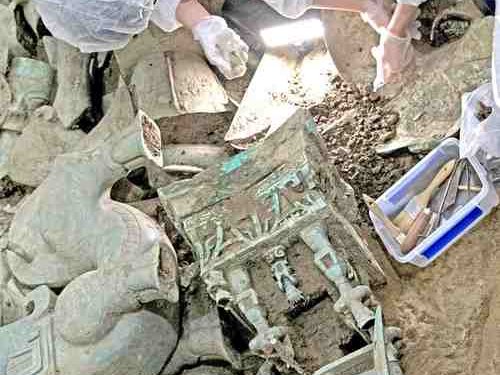 三星堆文物是如何清理发掘的