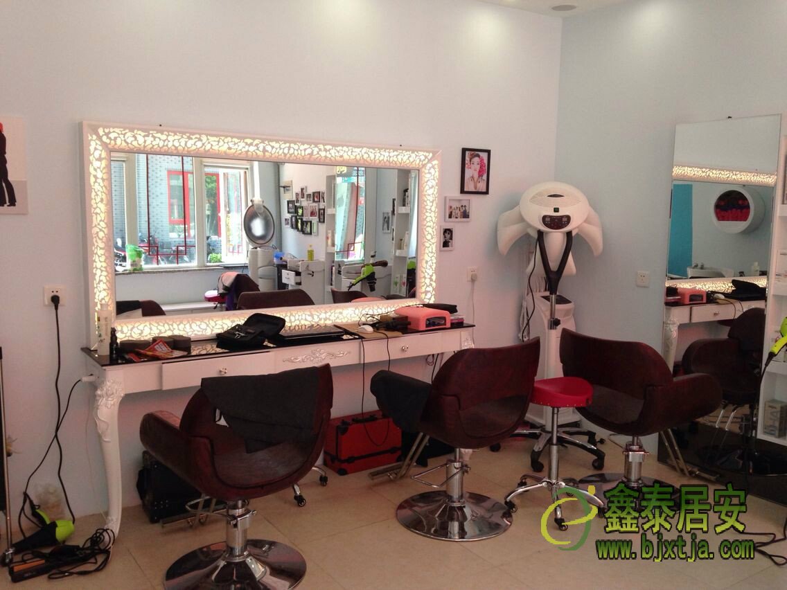 理发店2主要讲些什么内容啊？