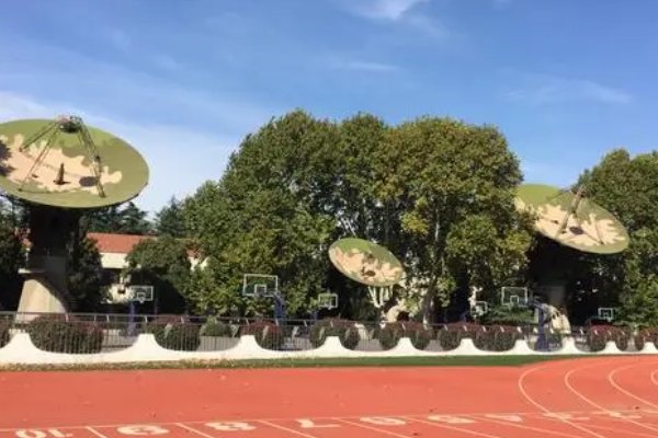 解放军外国语学院在哪？